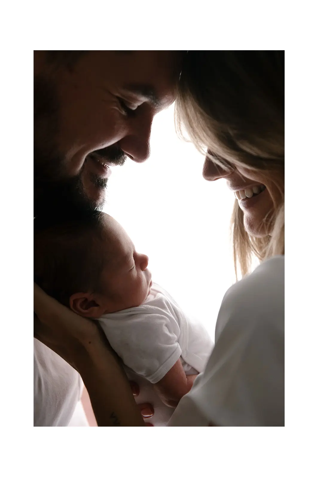 Lifestyle newborn fotografiranje u Zagrebu u domu obitelji